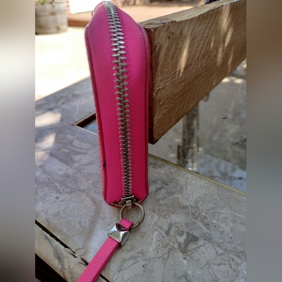 Stella & Dot Fuchsia Cutout Wallet - Picture 2 of 8